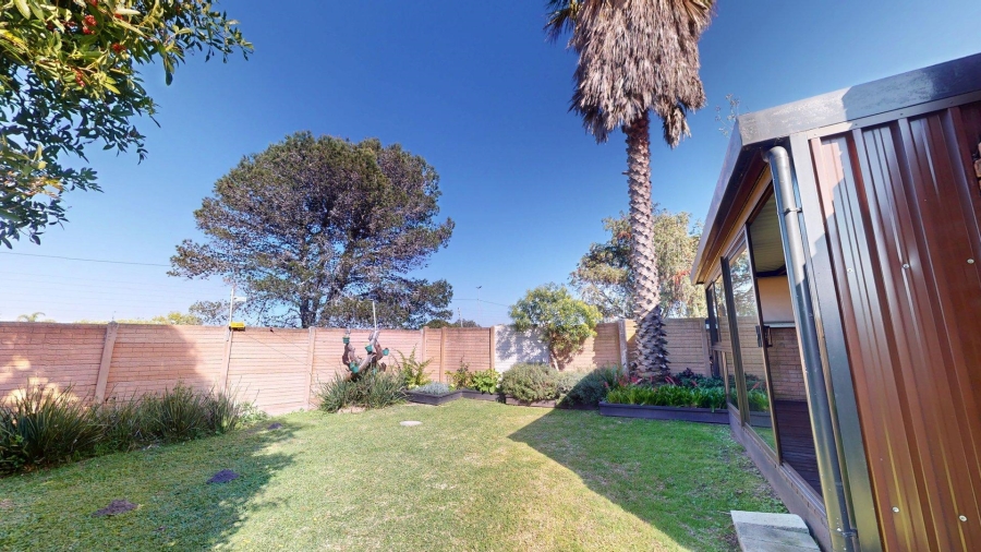 2 Bedroom Property for Sale in Kabega Park Eastern Cape